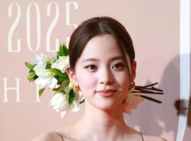 欧阳娜娜亮相2025中国时尚产业盛典红毯活动-瑞泰资源分享网